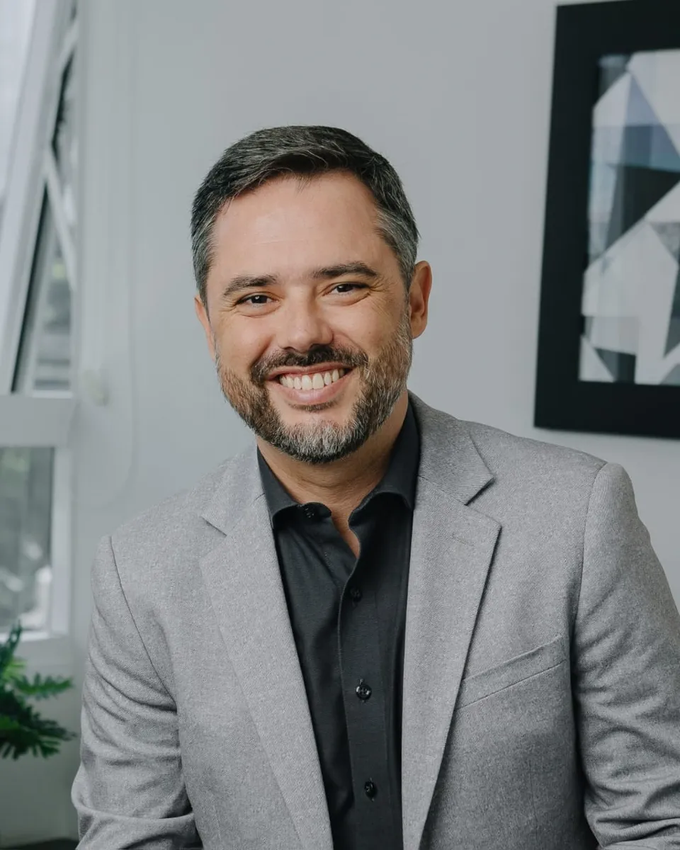 Dr. Leonardo Seligra Lopes