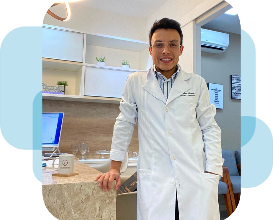 Dr. Héctor Andrés Burbano Caicedo