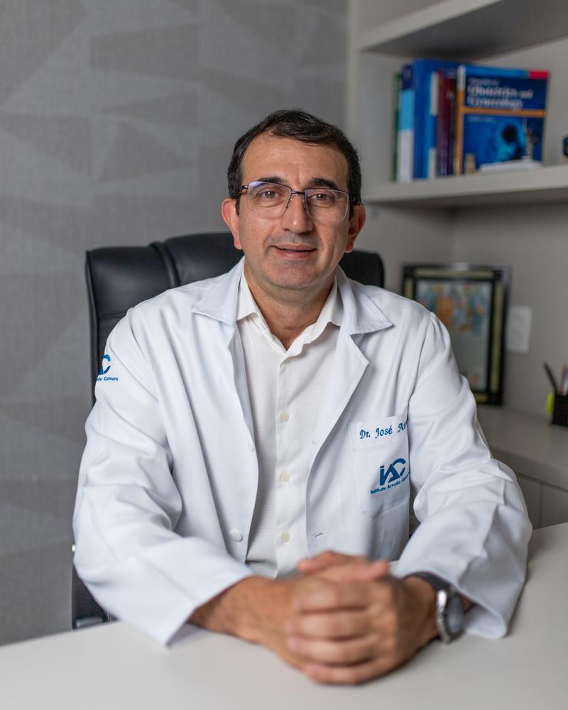 Médico enfrentando desafios na prática clínica